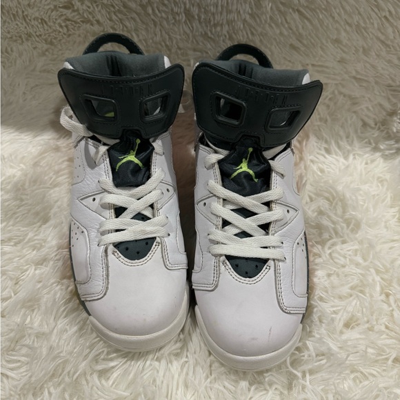 Kids Air Jordan Retro 6 Bright Mango 7Y Gradeschool